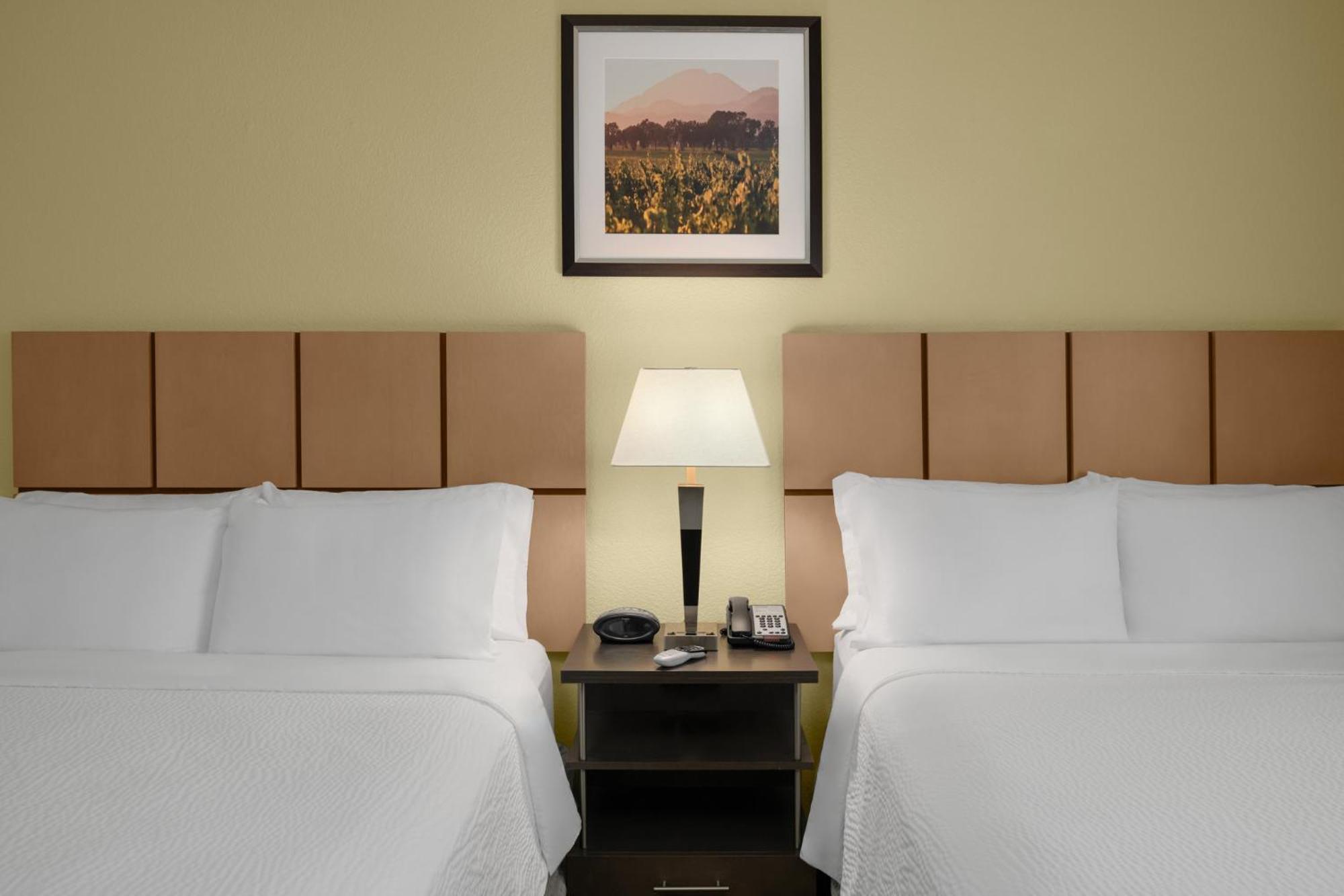 Candlewood Suites Turlock By Ihg Экстерьер фото