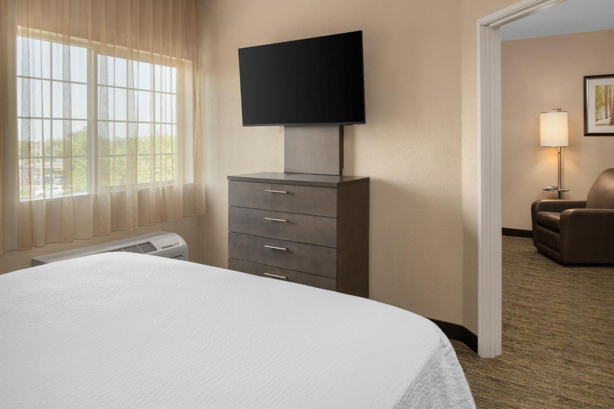 Candlewood Suites Turlock By Ihg Экстерьер фото