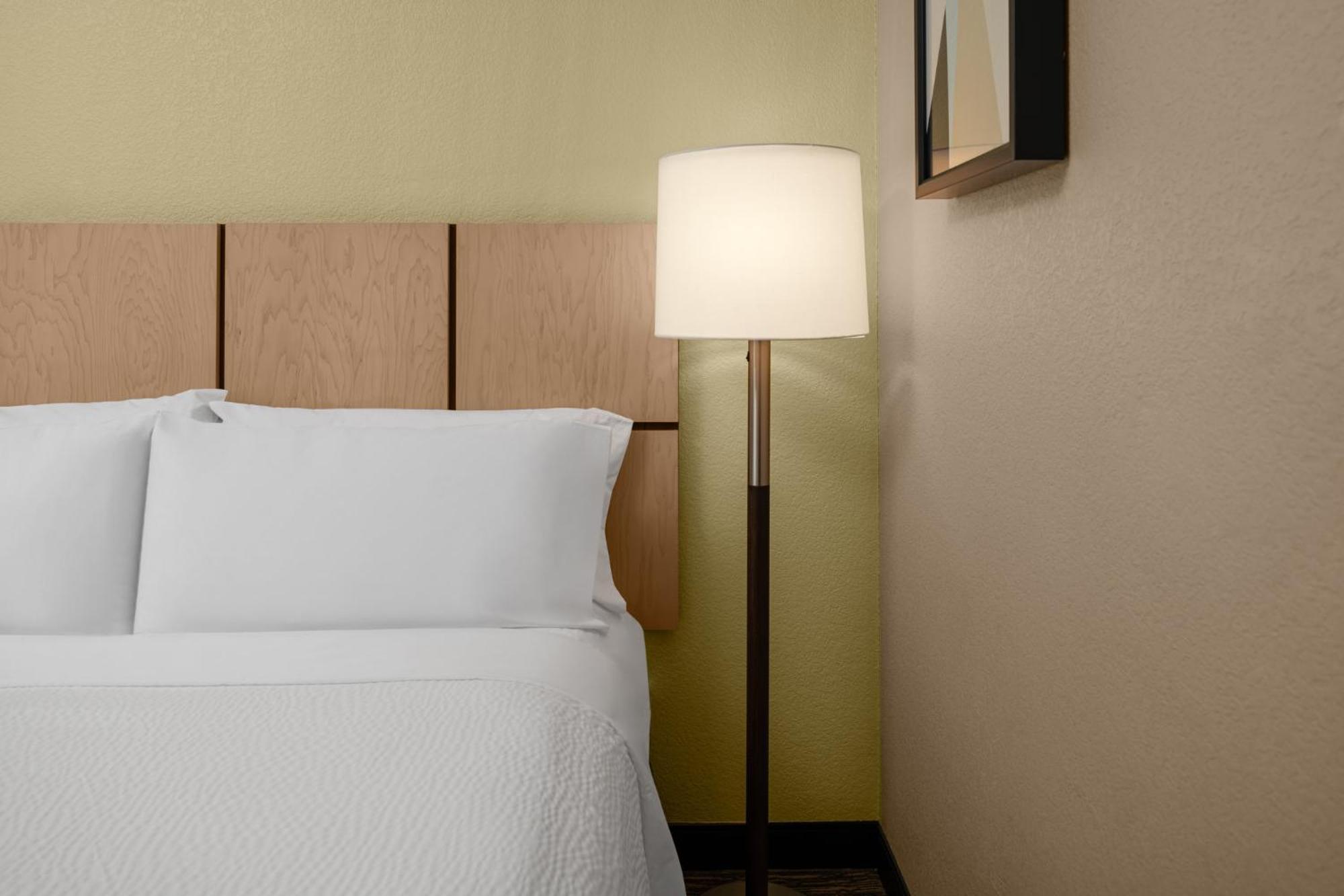Candlewood Suites Turlock By Ihg Экстерьер фото