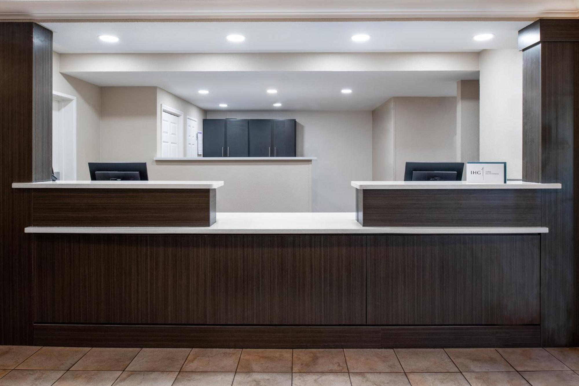 Candlewood Suites Turlock By Ihg Экстерьер фото