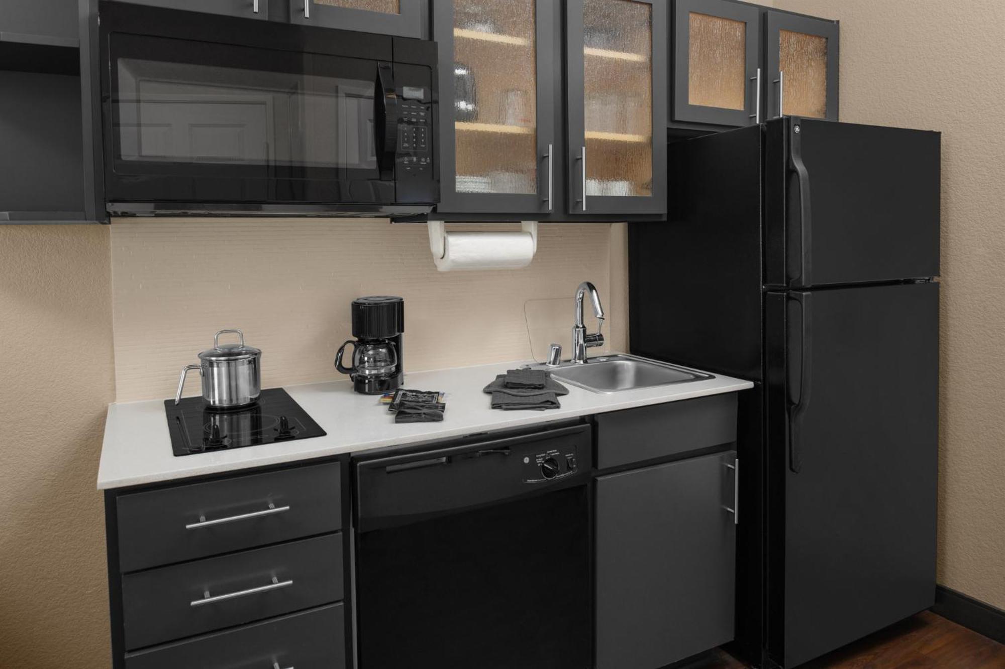 Candlewood Suites Turlock By Ihg Экстерьер фото