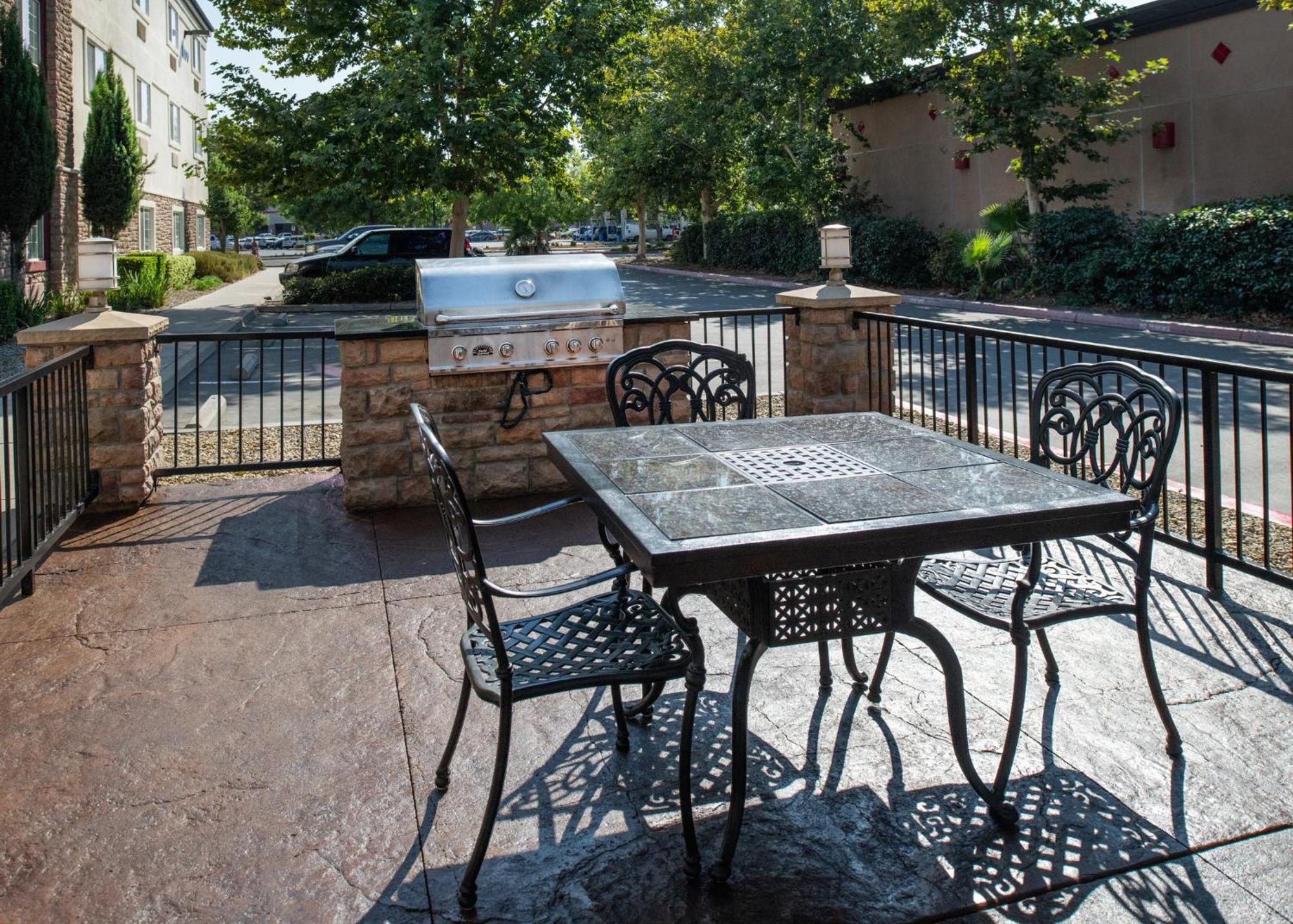 Candlewood Suites Turlock By Ihg Экстерьер фото