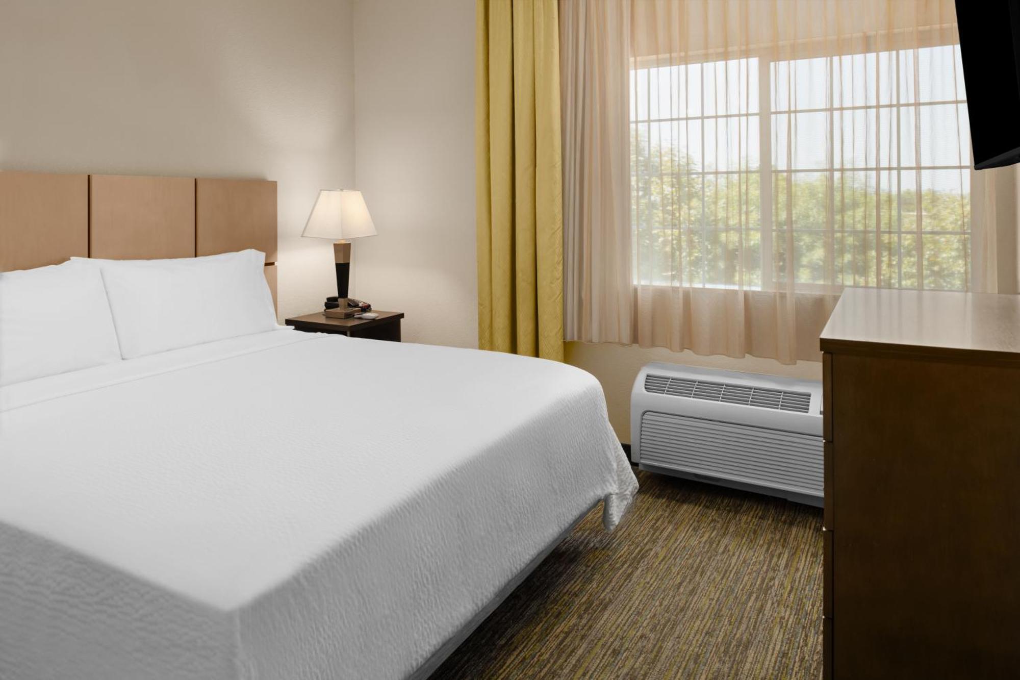 Candlewood Suites Turlock By Ihg Экстерьер фото