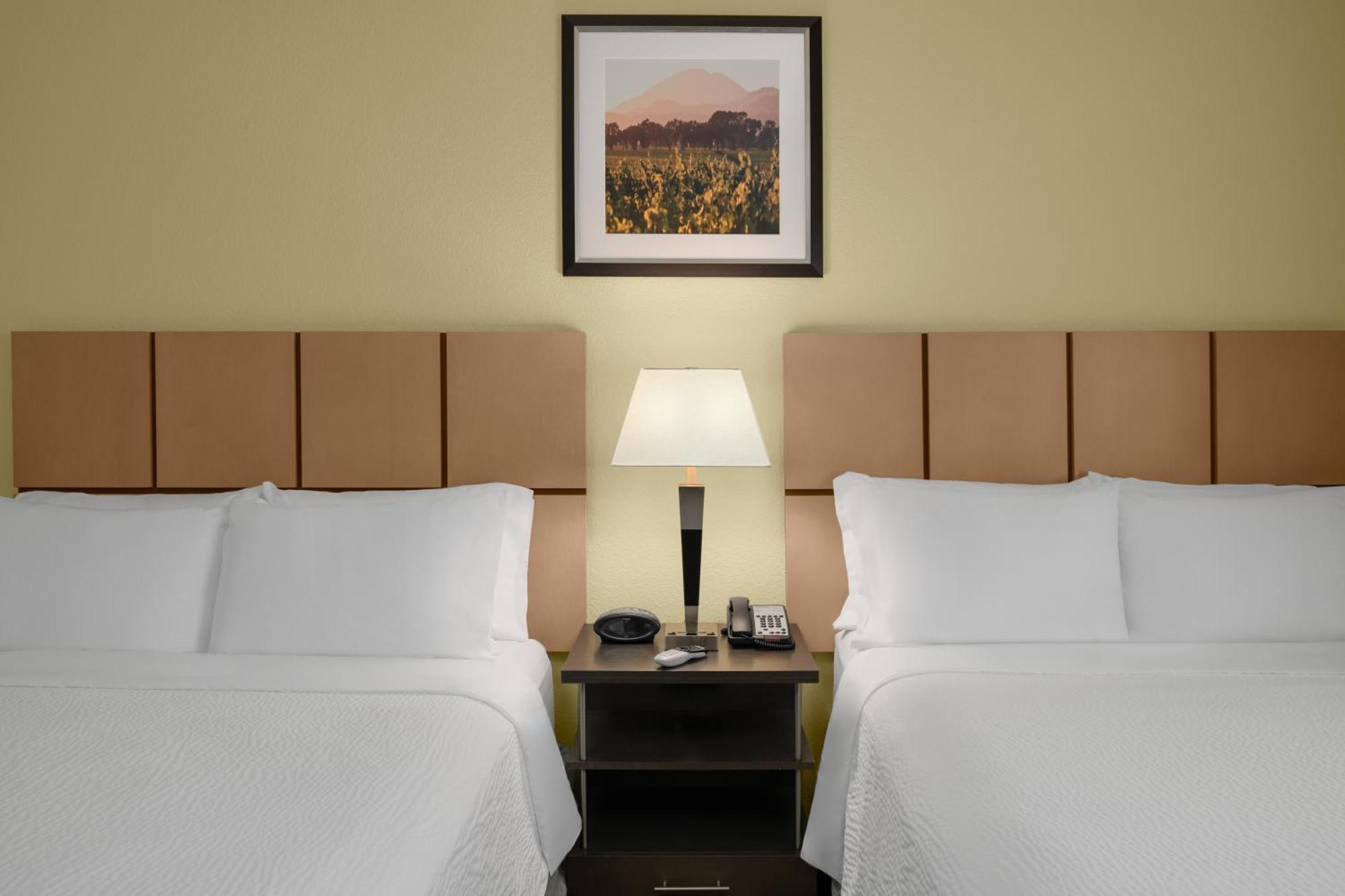 Candlewood Suites Turlock By Ihg Экстерьер фото