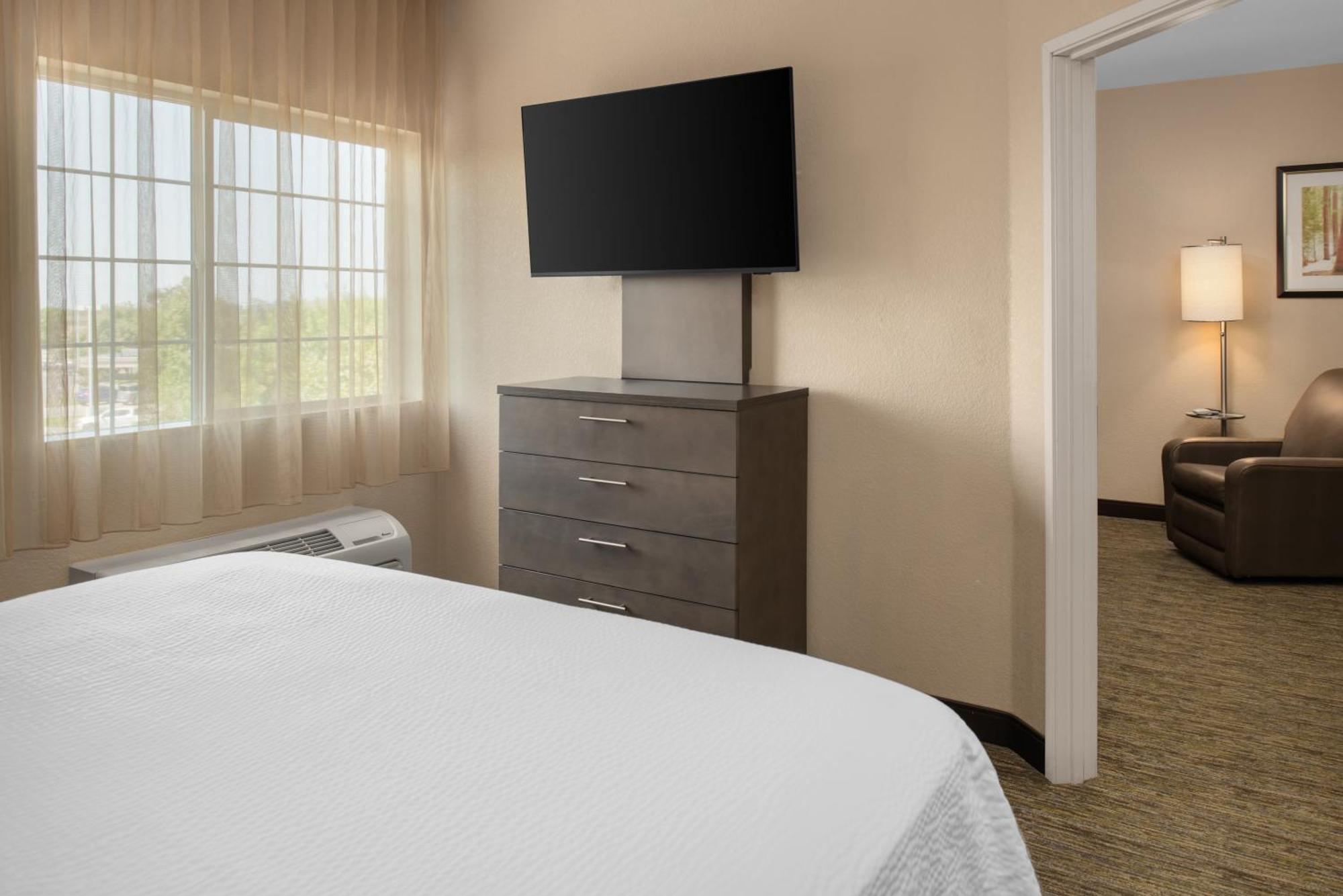 Candlewood Suites Turlock By Ihg Экстерьер фото