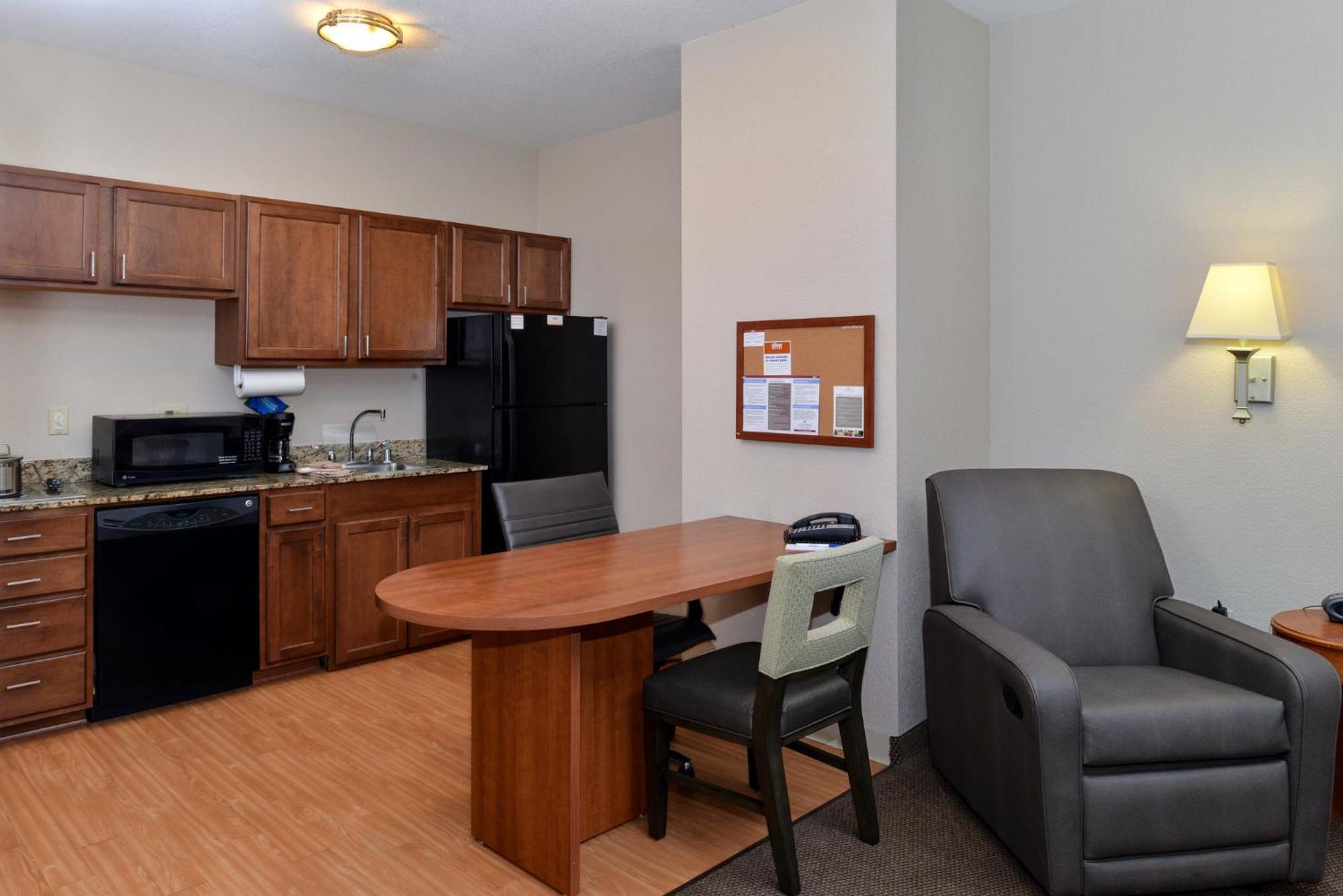 Candlewood Suites Turlock By Ihg Экстерьер фото