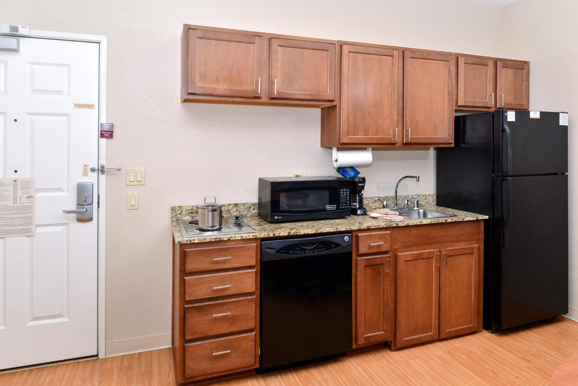 Candlewood Suites Turlock By Ihg Экстерьер фото