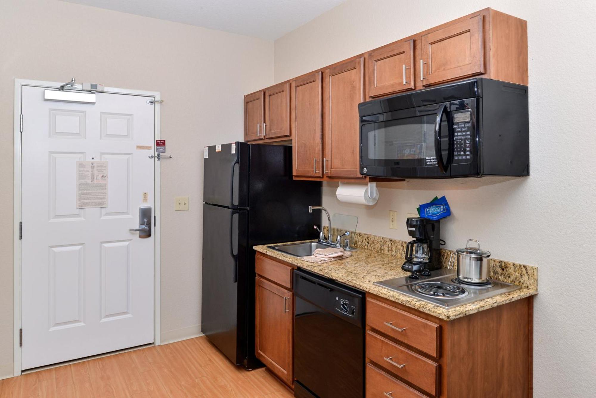 Candlewood Suites Turlock By Ihg Экстерьер фото