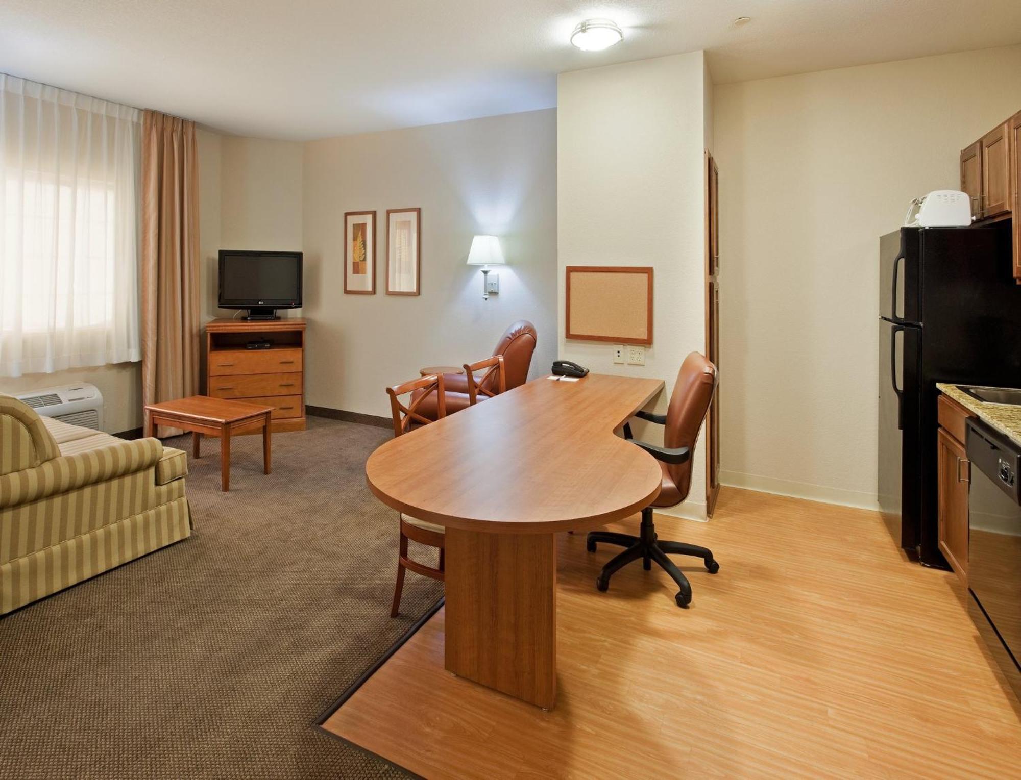 Candlewood Suites Turlock By Ihg Экстерьер фото