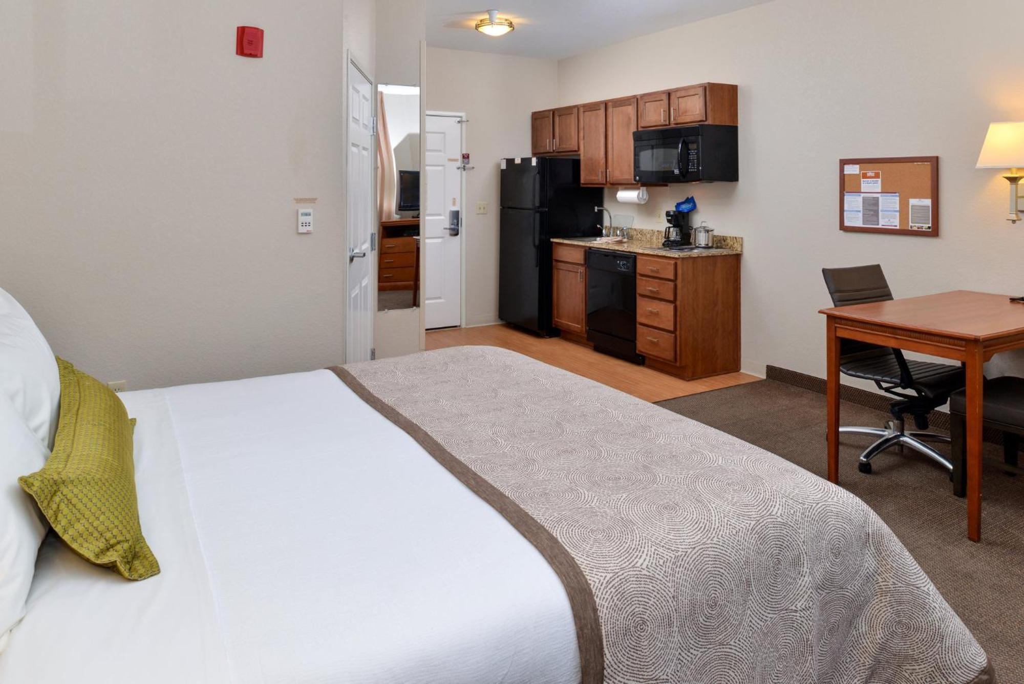 Candlewood Suites Turlock By Ihg Экстерьер фото